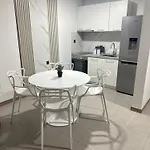 Regina's Sky View 32nd Floor * Скоп'є