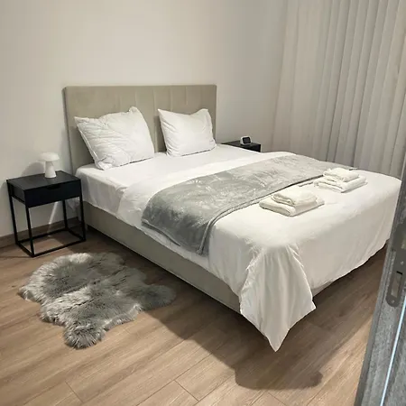 Апартаменты Regina's Sky View 32nd Floor Скопье