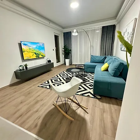 Regina's Sky View 32nd Floor *