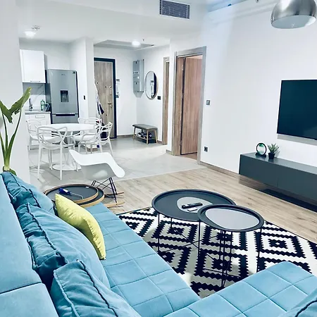 Апартаменти Regina's Sky View 32nd Floor *