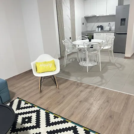 Regina's Sky View 32nd Floor Апартаменты