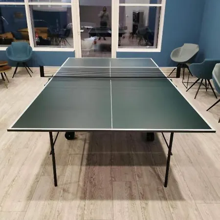 Regina's Sky View 32nd Floor Скоп'є