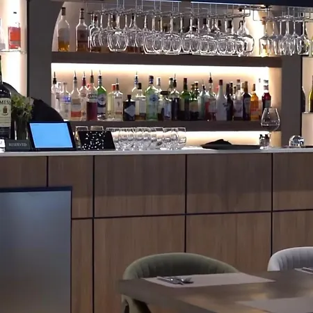 Regina's Sky View 32nd Floor Апартаменты