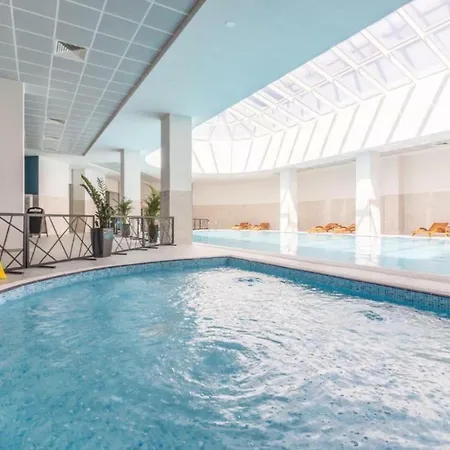 Regina's Sky View 32nd Floor Апартаменты