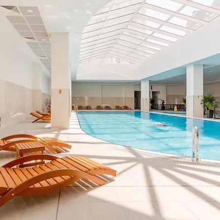 Regina's Sky View 32nd Floor *