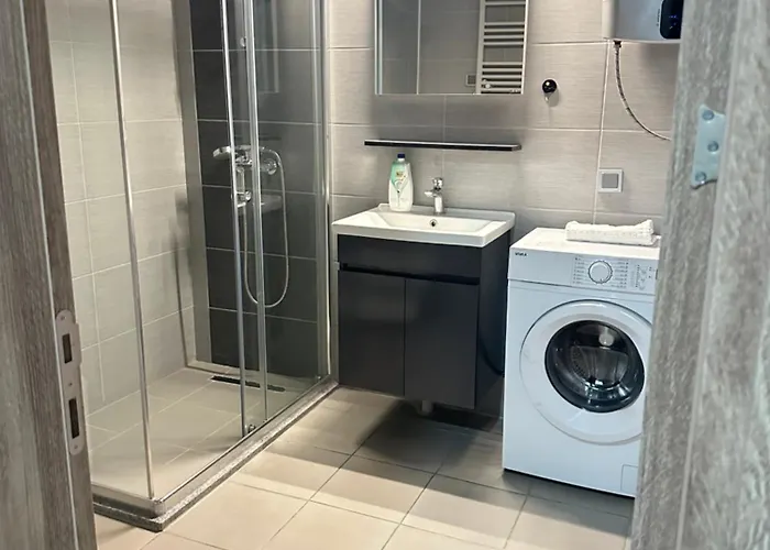 Regina's Sky View 32nd Floor *