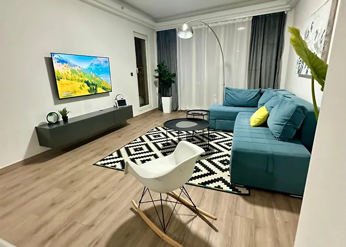 Regina's Sky View 32nd Floor *