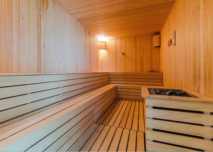 Regina's Sky View 32nd Floor *